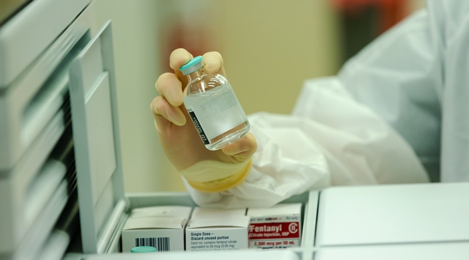 Automated dispensing cabinet